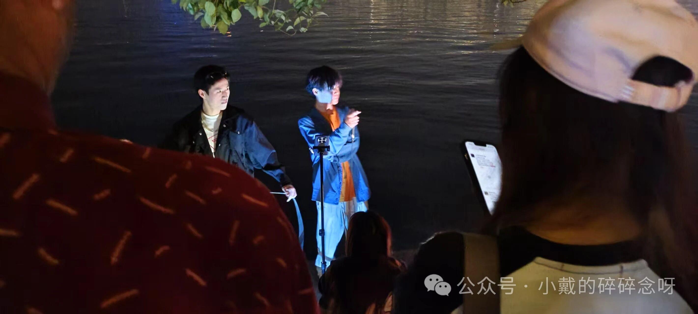 西湖边的夜间演出